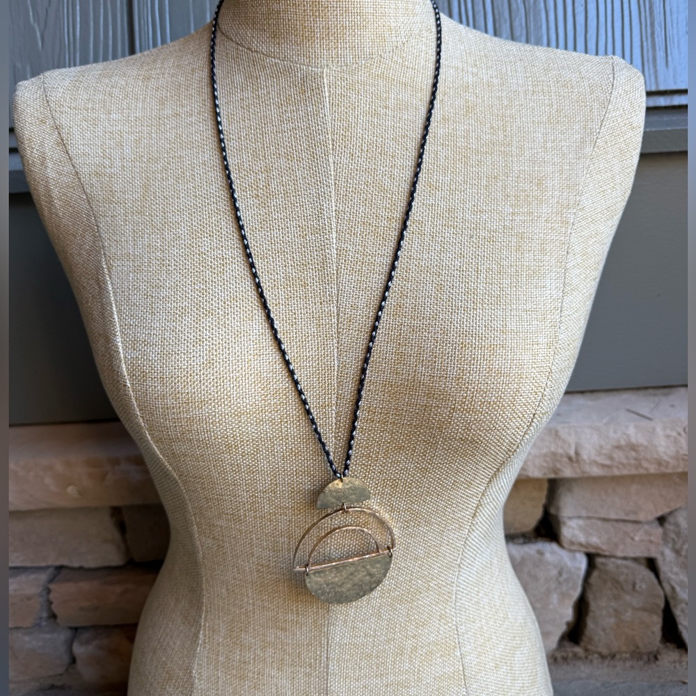 New🌟Anthropologie-Serefina-Urban Vintage-Black and Gold Pendant Necklace